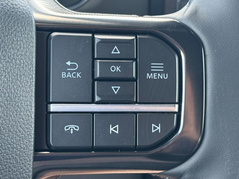 Ford Super Duty F-250 SRW Vehicle Full-screen Gallery Image 12