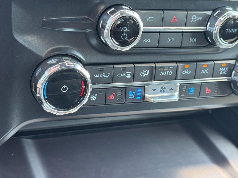 Ford Super Duty F-250 SRW Vehicle Full-screen Gallery Image 13