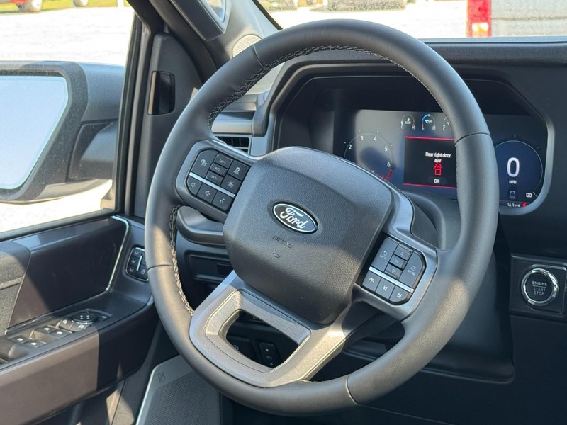 Ford F-150 Vehicle Full-screen Gallery Image 7