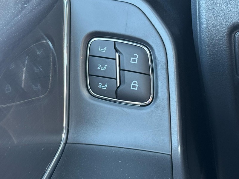 Ford F-150 Vehicle Full-screen Gallery Image 9