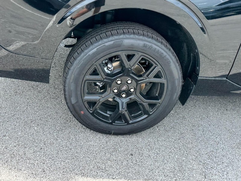 Ford Maverick Vehicle Full-screen Gallery Image 4