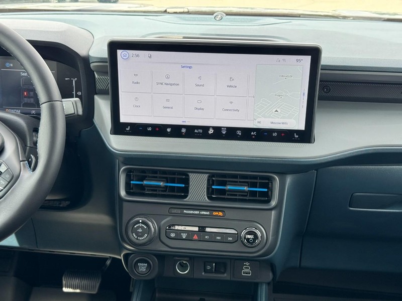Ford Maverick Vehicle Full-screen Gallery Image 8