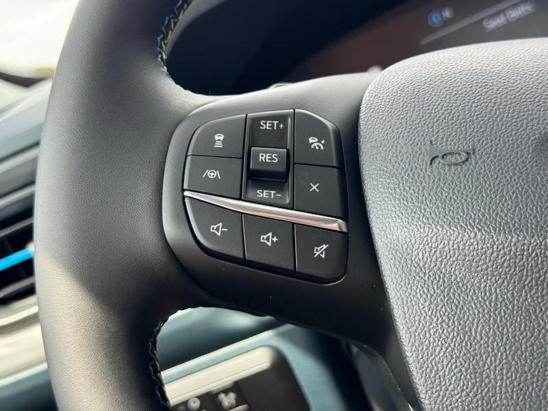 Ford Maverick Vehicle Full-screen Gallery Image 11