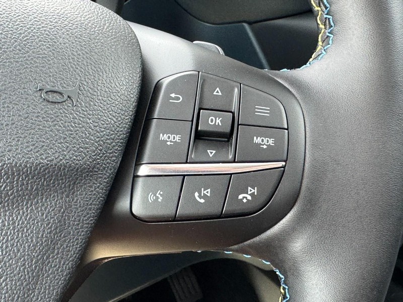 Ford Maverick Vehicle Full-screen Gallery Image 12