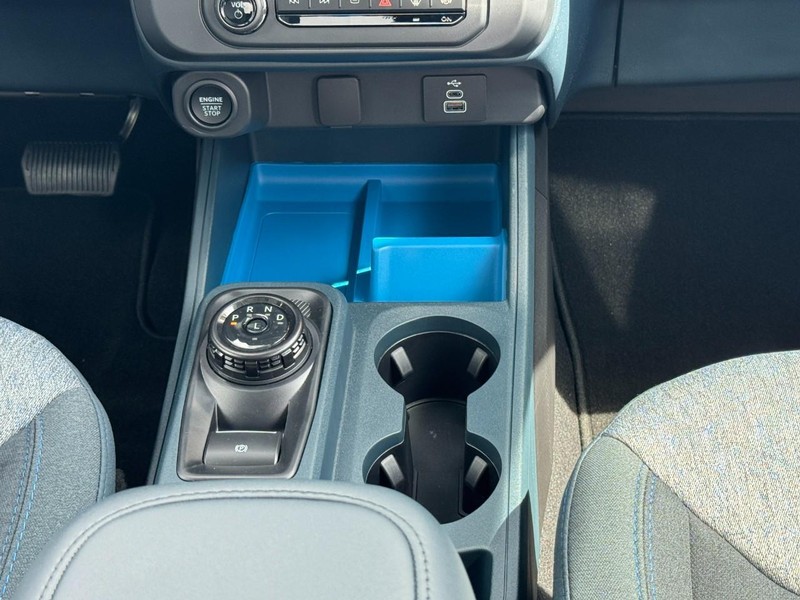 Ford Maverick Vehicle Image 09