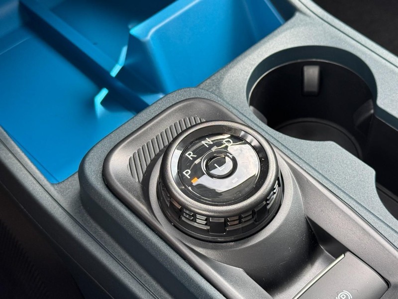 Ford Maverick Vehicle Image 12