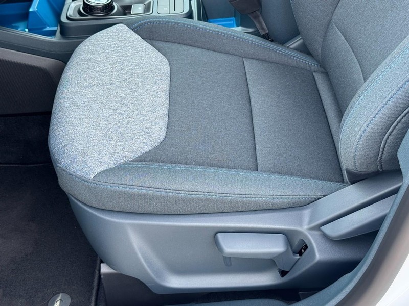 Ford Maverick Vehicle Image 14