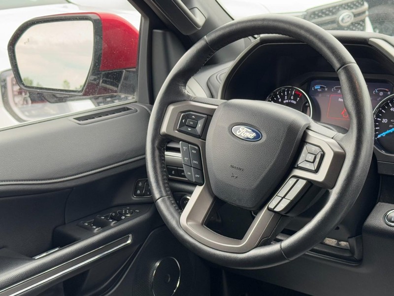 Ford Expedition Vehicle Image 13