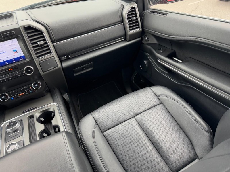 Ford Expedition Vehicle Image 16