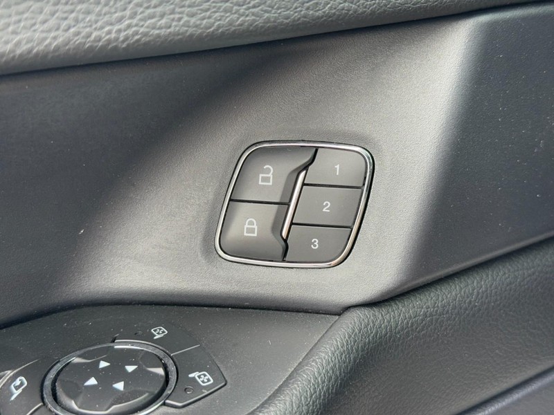 Ford Expedition Vehicle Image 17