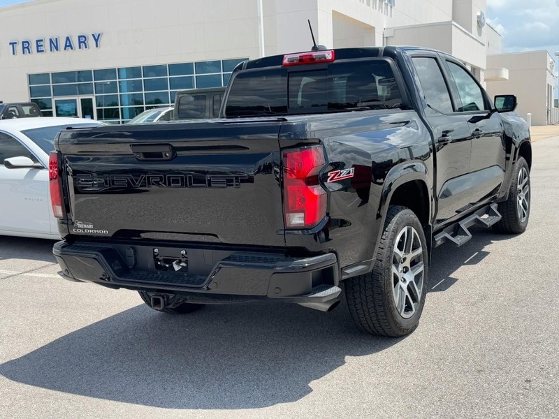 Chevrolet Colorado Vehicle Full-screen Gallery Image 03