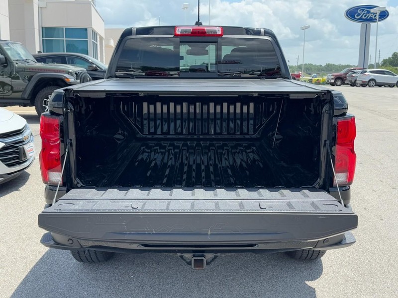 Chevrolet Colorado Vehicle Full-screen Gallery Image 05