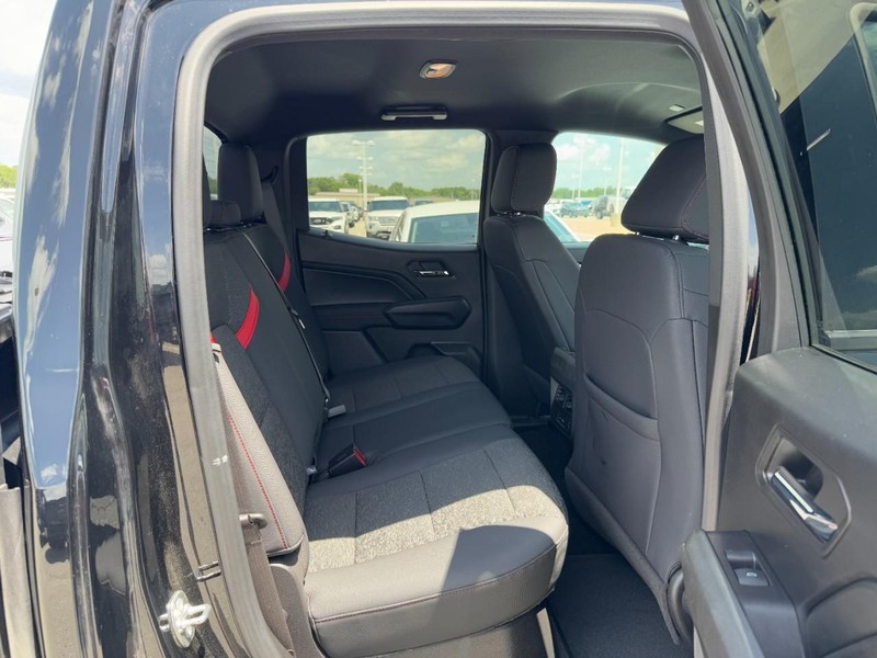 Chevrolet Colorado Vehicle Full-screen Gallery Image 10
