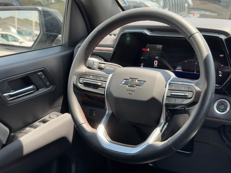 Chevrolet Colorado Vehicle Full-screen Gallery Image 12