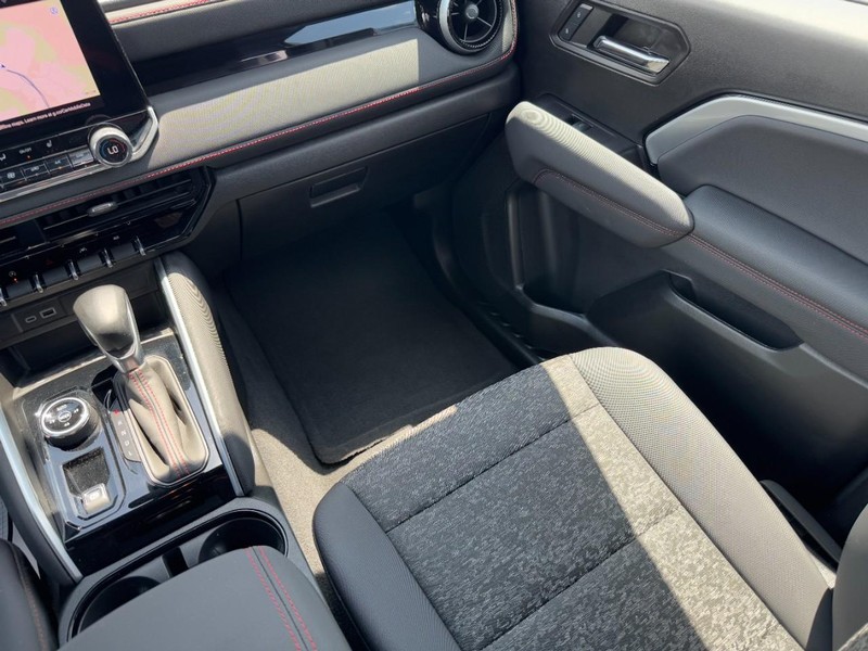 Chevrolet Colorado Vehicle Full-screen Gallery Image 15