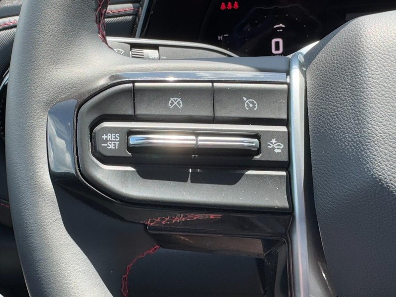 Chevrolet Colorado Vehicle Full-screen Gallery Image 16