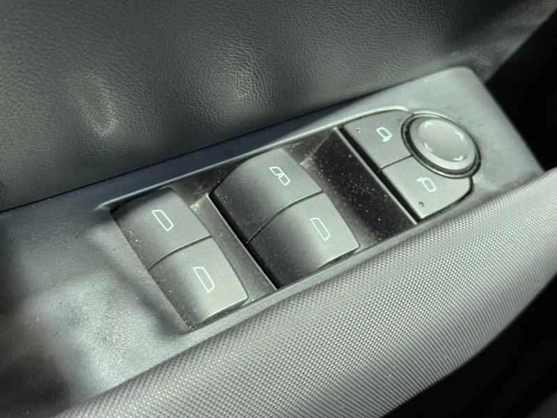 Chevrolet Colorado Vehicle Full-screen Gallery Image 23