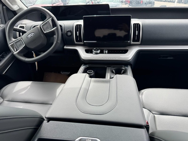 Ford Expedition Vehicle Full-screen Gallery Image 6