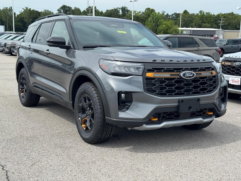 Ford Explorer Vehicle Full-screen Gallery Image 2