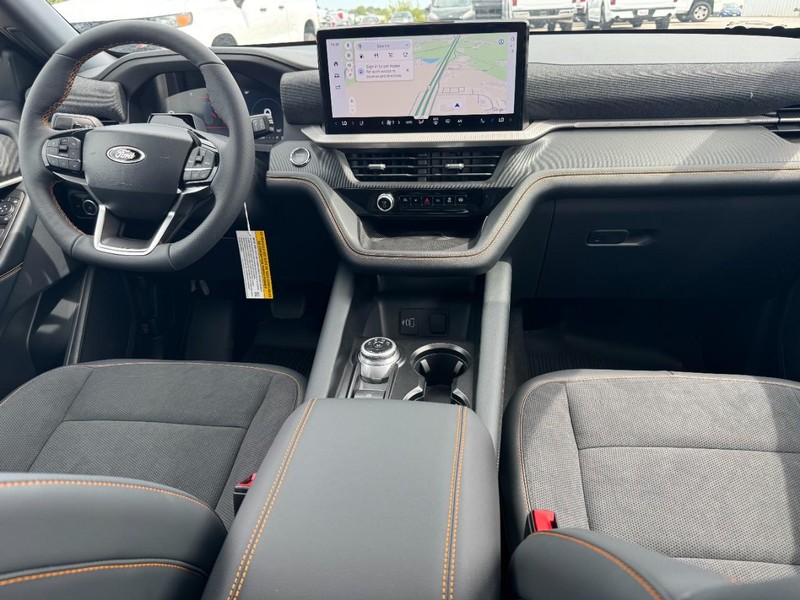 Ford Explorer Vehicle Full-screen Gallery Image 6