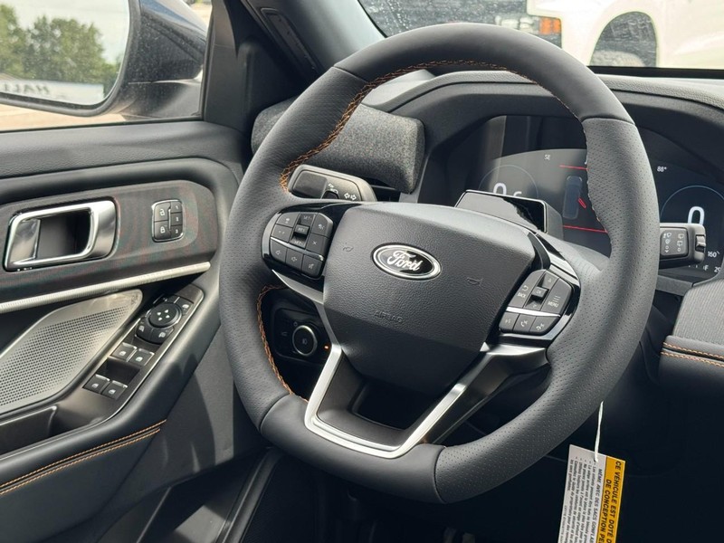Ford Explorer Vehicle Full-screen Gallery Image 7