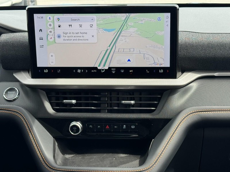 Ford Explorer Vehicle Full-screen Gallery Image 8