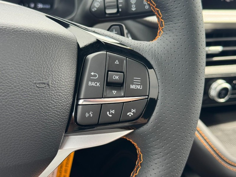 Ford Explorer Vehicle Full-screen Gallery Image 12