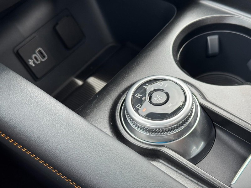 Ford Explorer Vehicle Full-screen Gallery Image 13