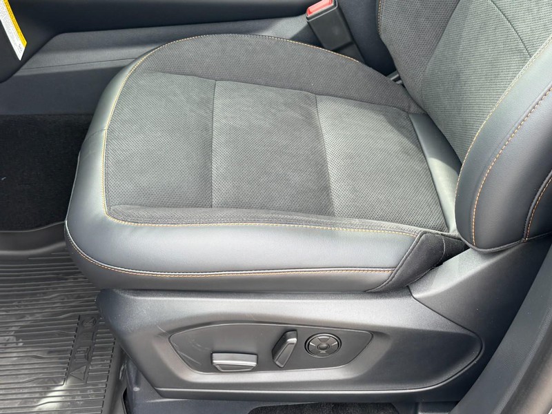 Ford Explorer Vehicle Full-screen Gallery Image 17