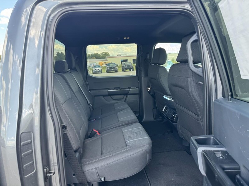 Ford F-150 Vehicle Full-screen Gallery Image 5
