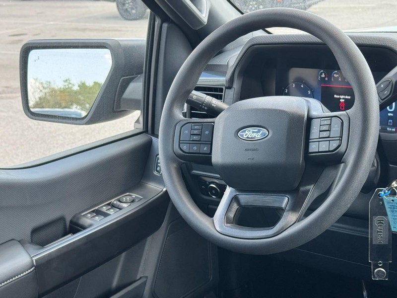 Ford F-150 Vehicle Full-screen Gallery Image 7