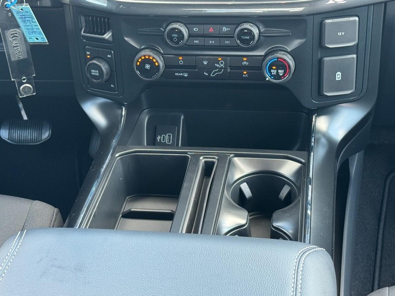Ford F-150 Vehicle Full-screen Gallery Image 9
