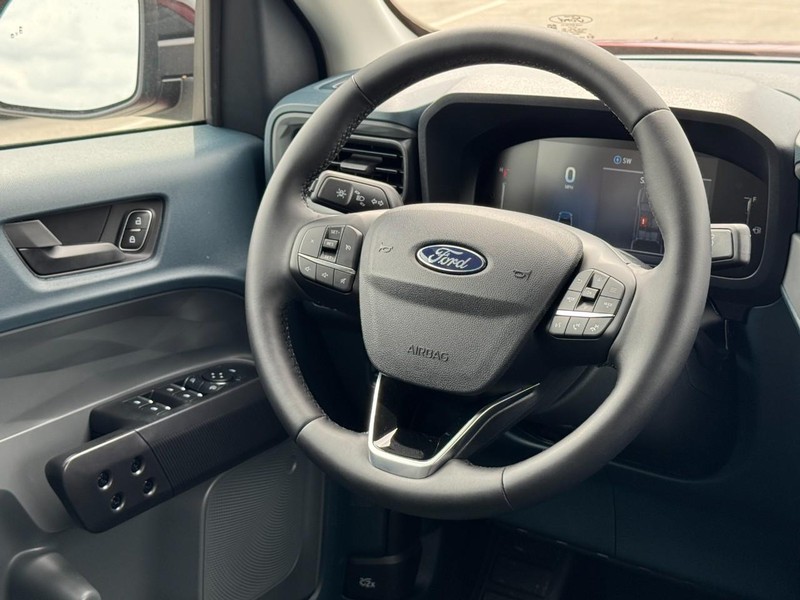 Ford Maverick Vehicle Full-screen Gallery Image 7