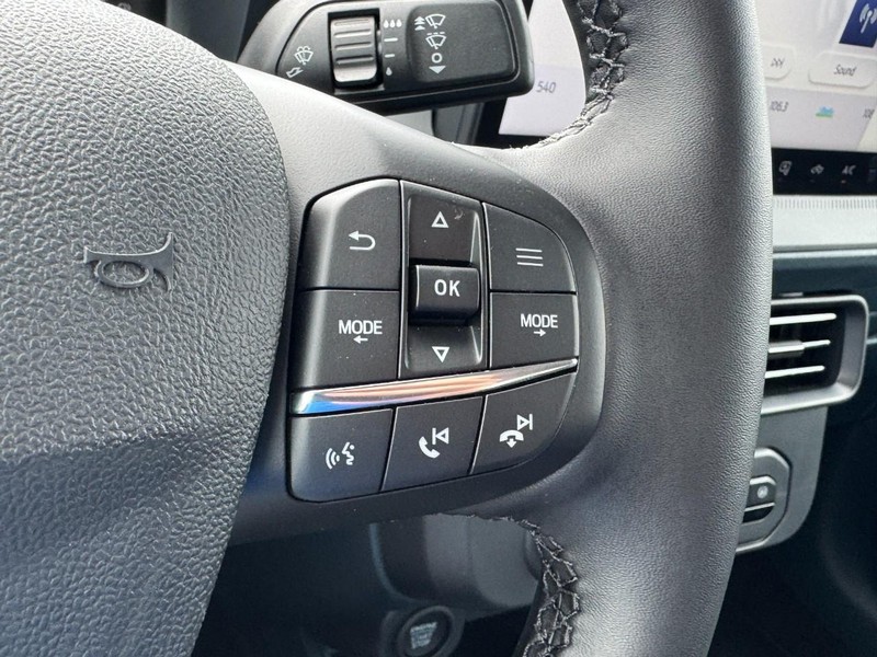 Ford Maverick Vehicle Full-screen Gallery Image 11