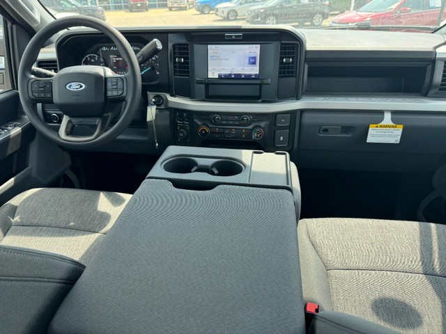 Ford Super Duty F-250 SRW Vehicle Image 06