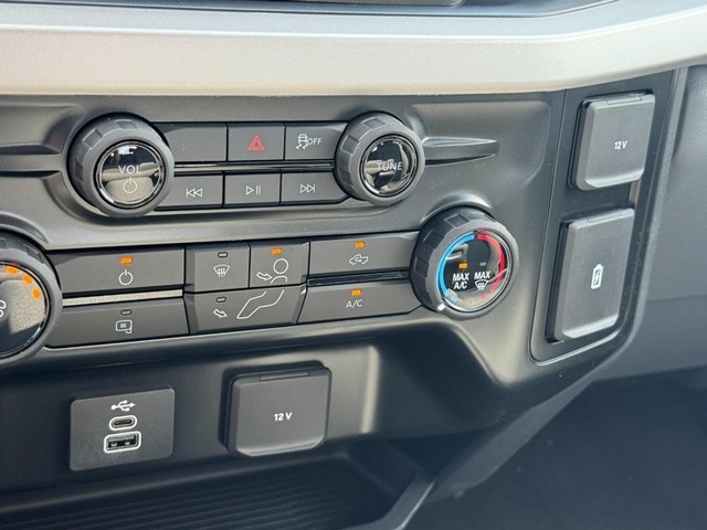 Ford Super Duty F-250 SRW Vehicle Image 12