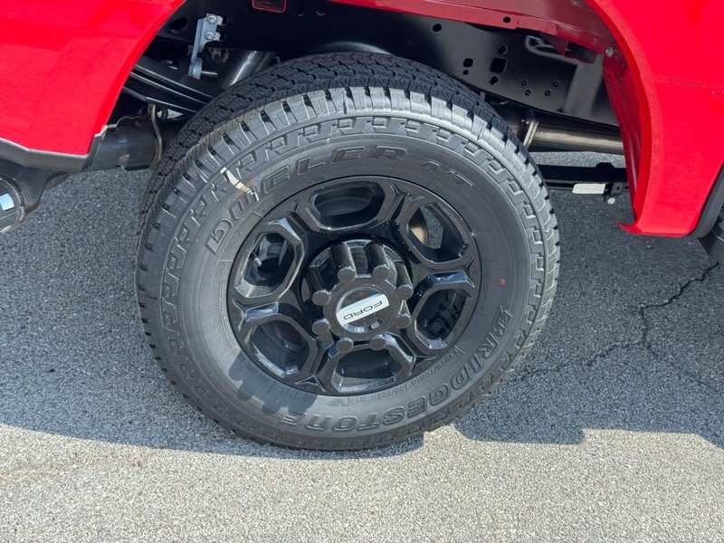 Ford Super Duty F-250 SRW Vehicle Full-screen Gallery Image 4