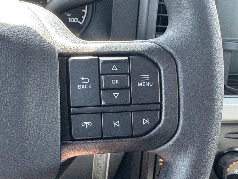 Ford Super Duty F-250 SRW Vehicle Full-screen Gallery Image 11