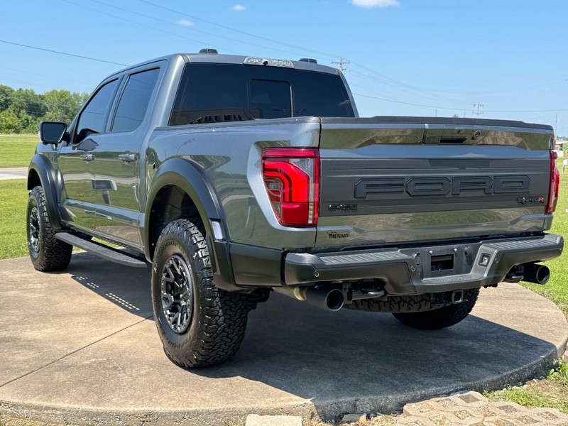 Ford F-150 Vehicle Full-screen Gallery Image 6