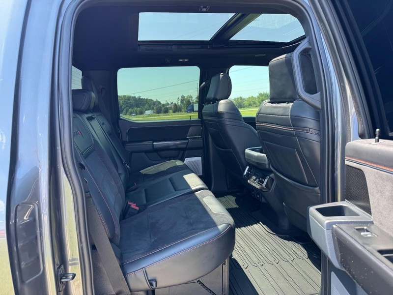 Ford F-150 Vehicle Full-screen Gallery Image 10
