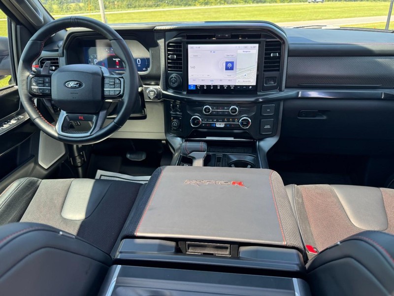 Ford F-150 Vehicle Full-screen Gallery Image 11