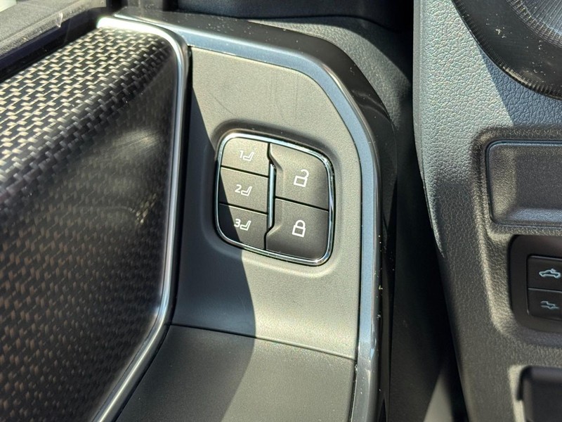 Ford F-150 Vehicle Full-screen Gallery Image 16