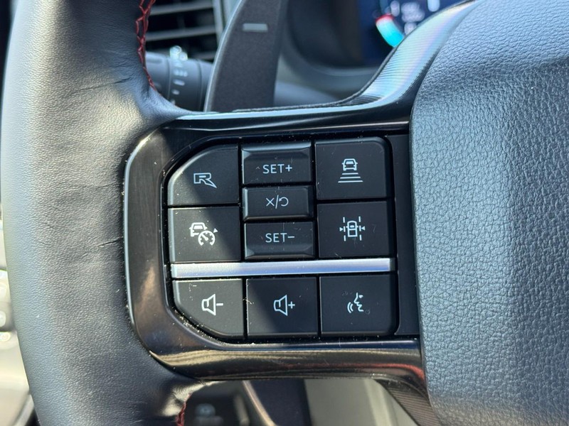 Ford F-150 Vehicle Full-screen Gallery Image 17