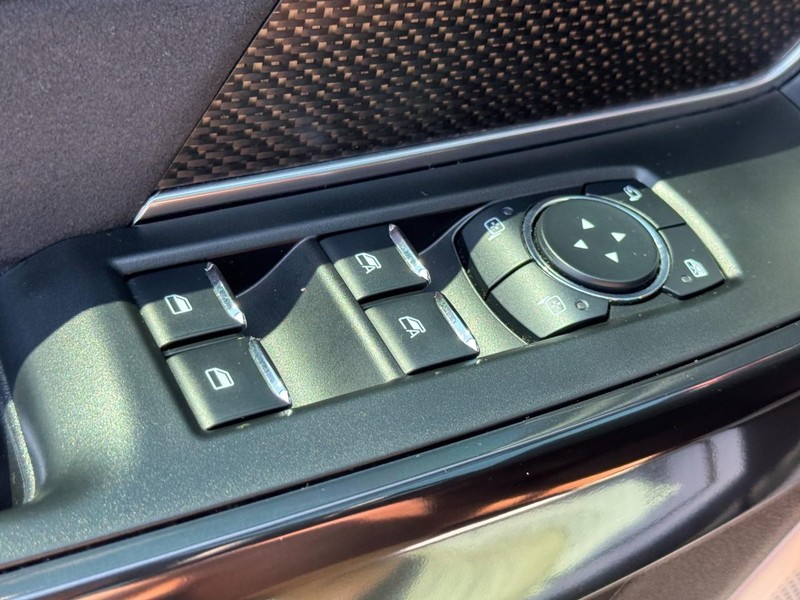 Ford F-150 Vehicle Full-screen Gallery Image 24