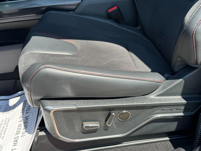 Ford F-150 Vehicle Full-screen Gallery Image 25