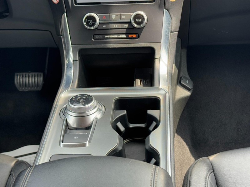 Ford Edge Vehicle Image 14
