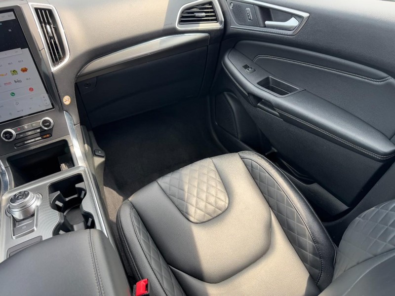 Ford Edge Vehicle Image 15