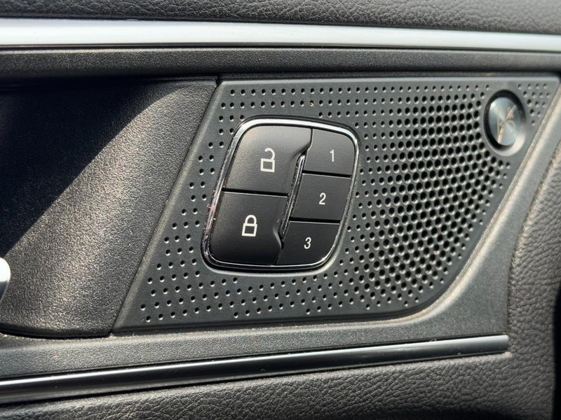 Ford Edge Vehicle Image 16