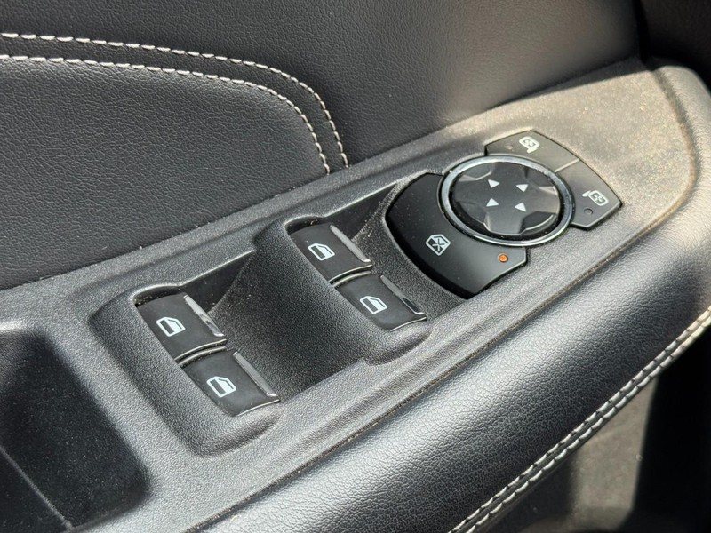 Ford Edge Vehicle Image 24