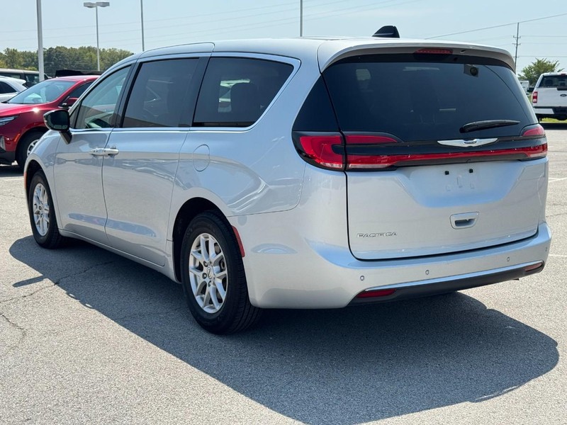 Chrysler Pacifica Vehicle Image 06
